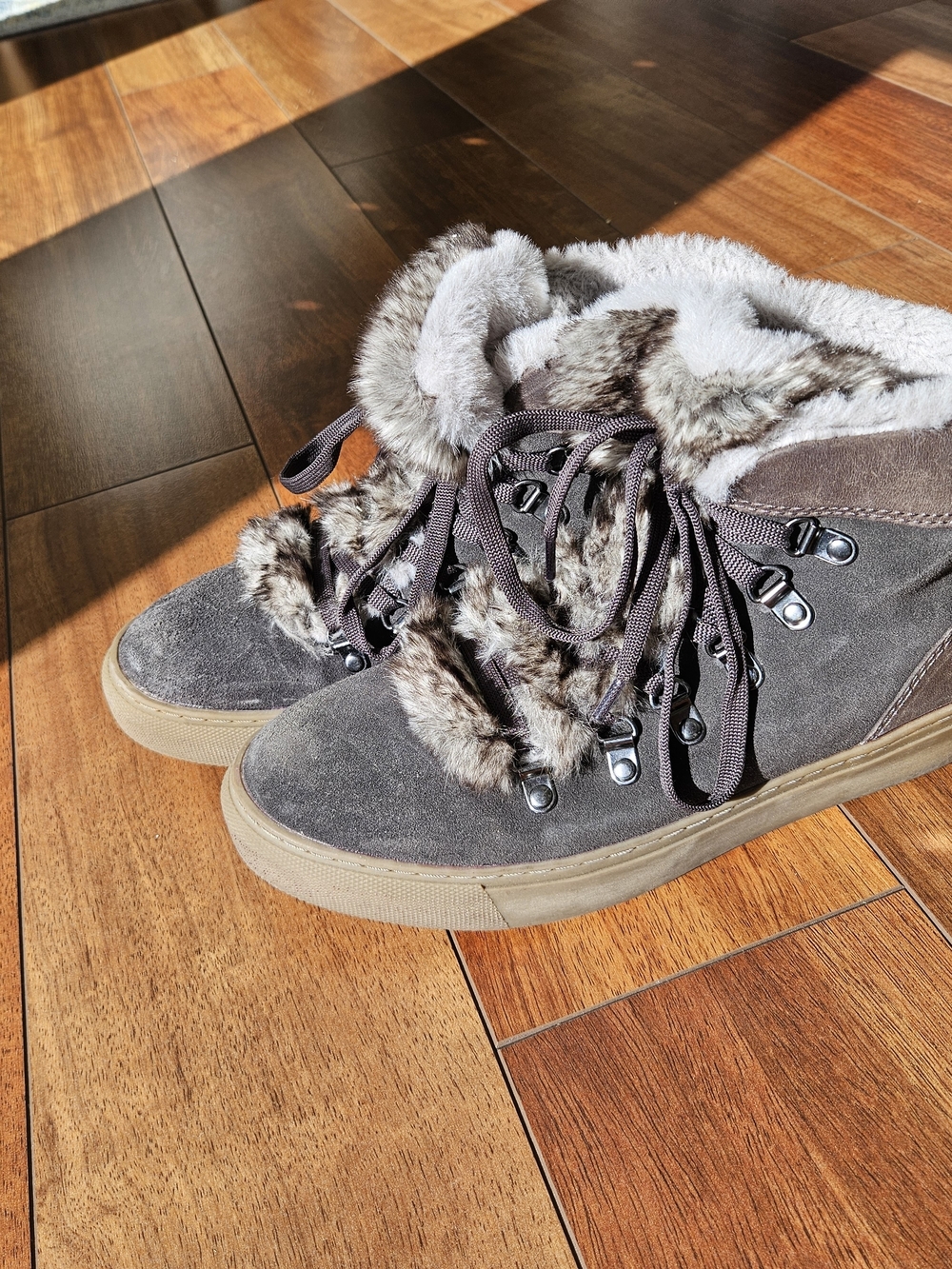 Faux Fur Trim Suede Winter Sneakers - Gray
